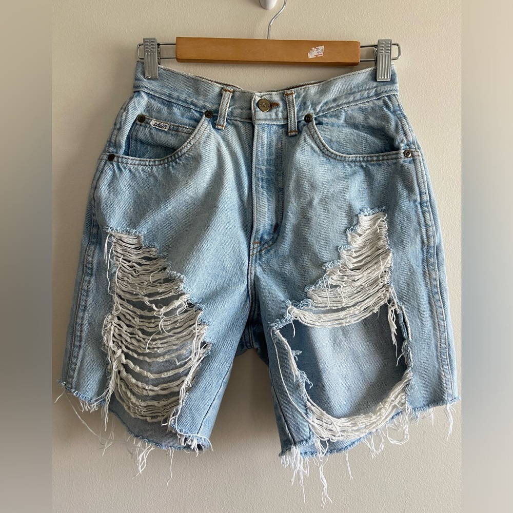 Vintage Chic Womens Ripped Raw Hem Denim Shorts size S - Picture 6 of 11